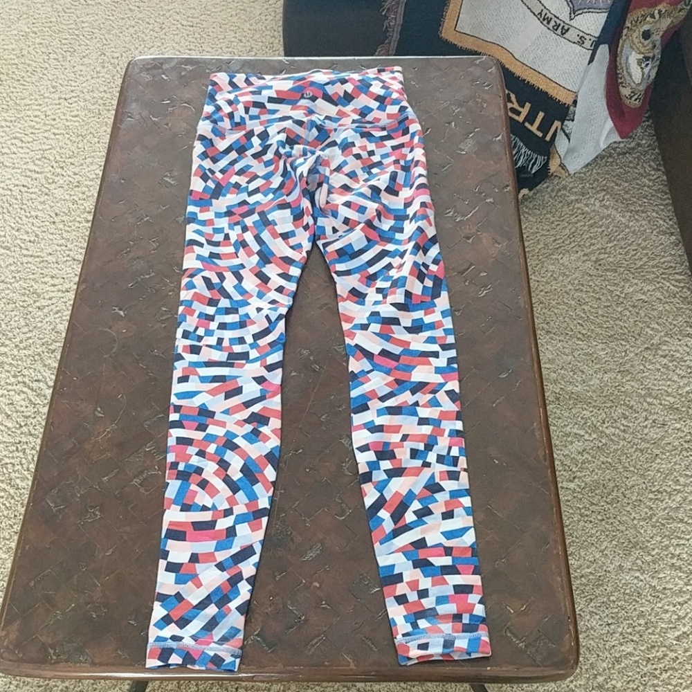 Lululemon size 6 yoga pants